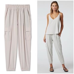 Vuori Women's Light Gray Villa Joggers